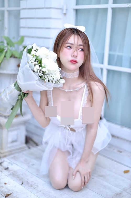 Facebook của cô nàng có 341.000 fan.