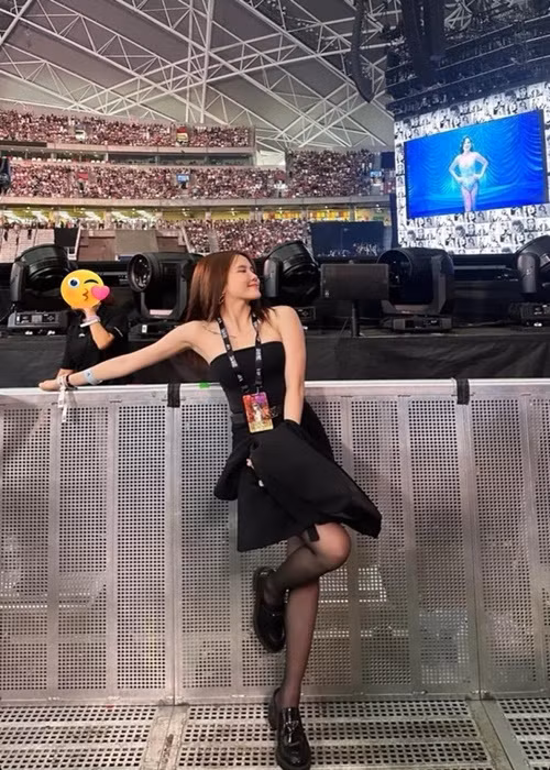 Hai chị em ca sĩ Thiều Bảo Trang (trong ảnh) - Thiều Bảo Trâm xem concert The Eras Tour của Taylor Swift. Ảnh: FBNV.