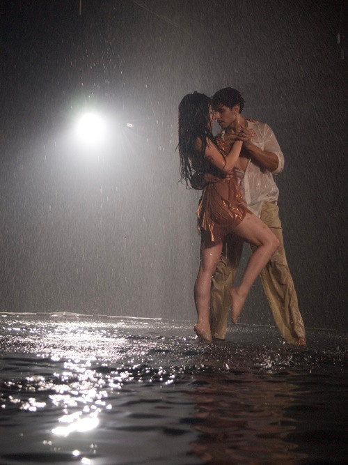 Nữ ca sĩ nóng bỏng trong MV LALALA ra mắt tháng 8/2023. Ảnh: FBNV.