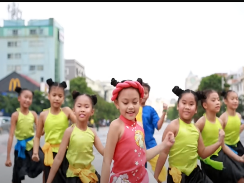 MV hiện có 595 triệu view sau 7 năm ra mắt.