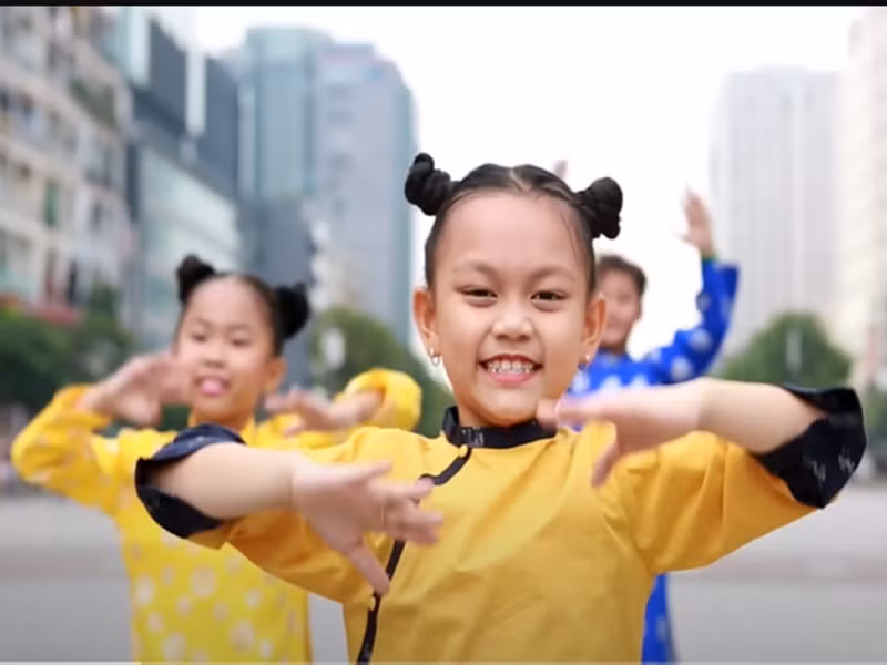 MV Bống Bống Bang Bang của bé Bào Ngư cũng có lượt xem cao ngất ngưởng.