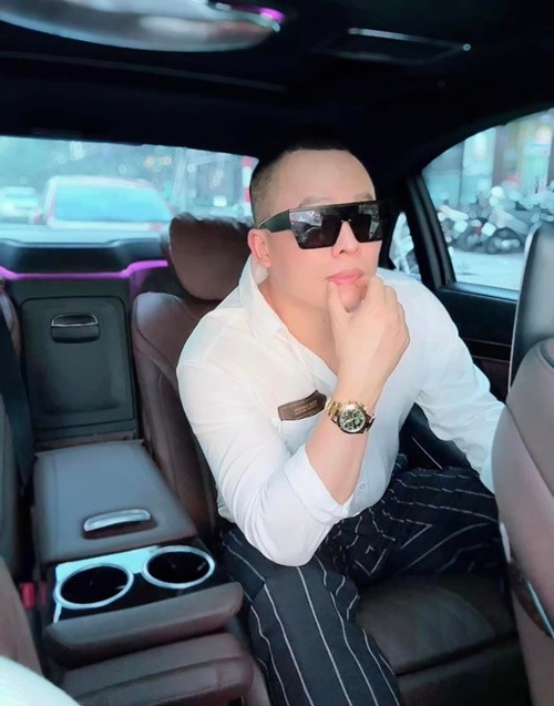 Mới đây, trong một livestream, Khắc Tiệp chia sẻ về mối quan hệ với Ngọc Trinh: "Anh và Trinh chưa bao giờ giận nhau. Ngọc Trinh vẫn như thế. Trinh vừa xảy ra một biến cố nên ít xuất hiện thôi".