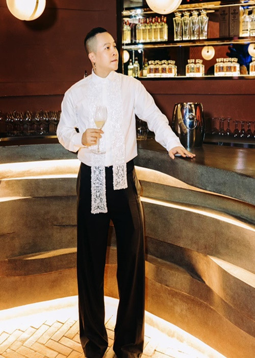 Ông bầu còn khen Ngọc Trinh là một trong những cô gái anh đánh giá cao trong tất cả những người đẹp mà anh từng quản lý.