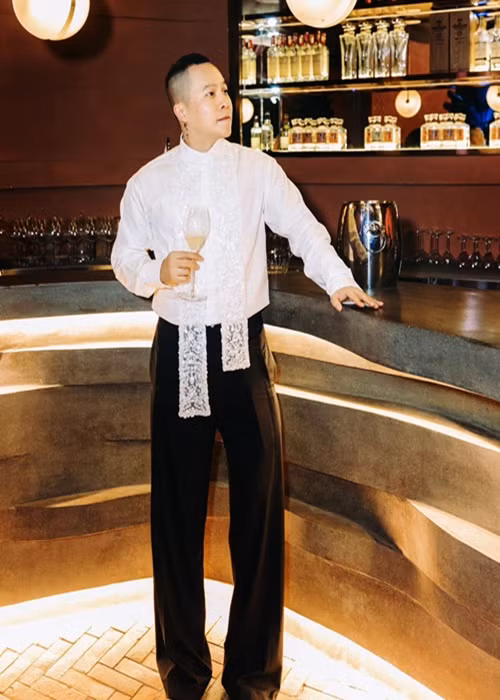 Ông bầu còn khen Ngọc Trinh là một trong những cô gái anh đánh giá cao trong tất cả những người đẹp mà anh từng quản lý.