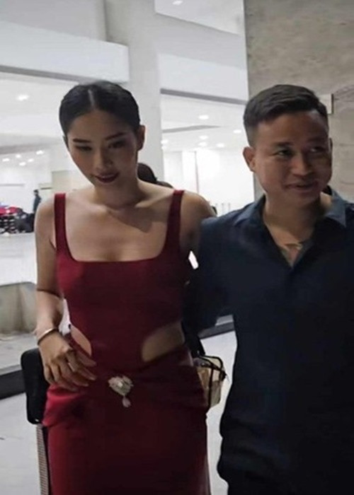 Trước những lời bàn tán của cư dân mạng về quá khứ của bạn trai, Nam Em cho biết, cô không quan tâm đến chuyện đã qua. Ảnh: Saostar.