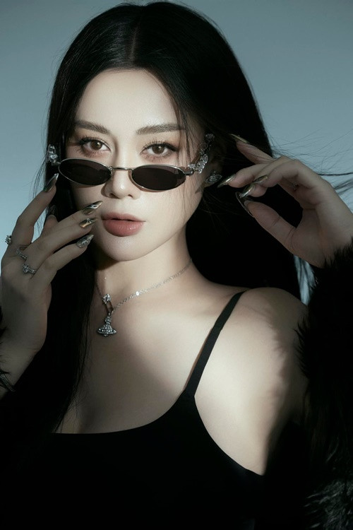 Nhan sắc của “bà bầu” Phương Oanh khi cân nặng cán mốc 70 kg nhận được nhiều lời khen ngợi.