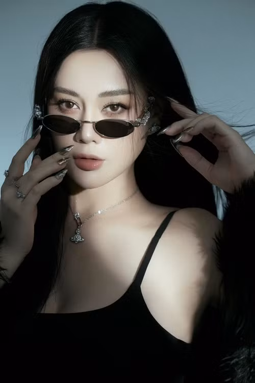 Nhan sắc của “bà bầu” Phương Oanh khi cân nặng cán mốc 70 kg nhận được nhiều lời khen ngợi.