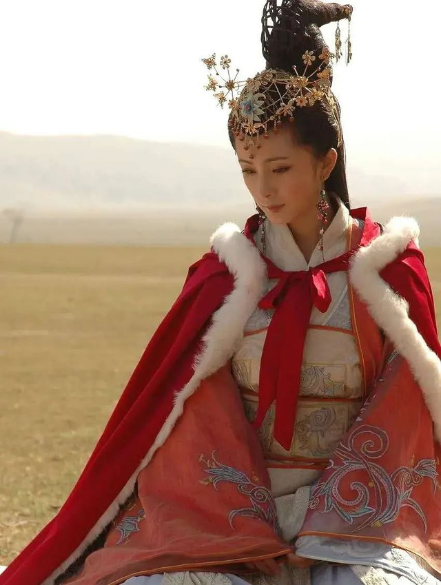 Nhan sac that cua Vuong Chieu Quan khi duoc phuc dung