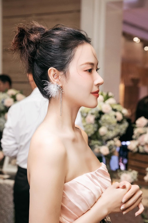 Midu trẻ trung, quyến rũ ở tuổi 35.