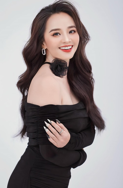 Nhiều năm qua, Hoài An làm mẹ đơn thân. Con trai của cô - Cao Sơn năm nay 25 tuổi.