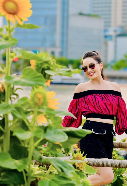 Hoài An còn chăm sóc da kỹ lưỡng.