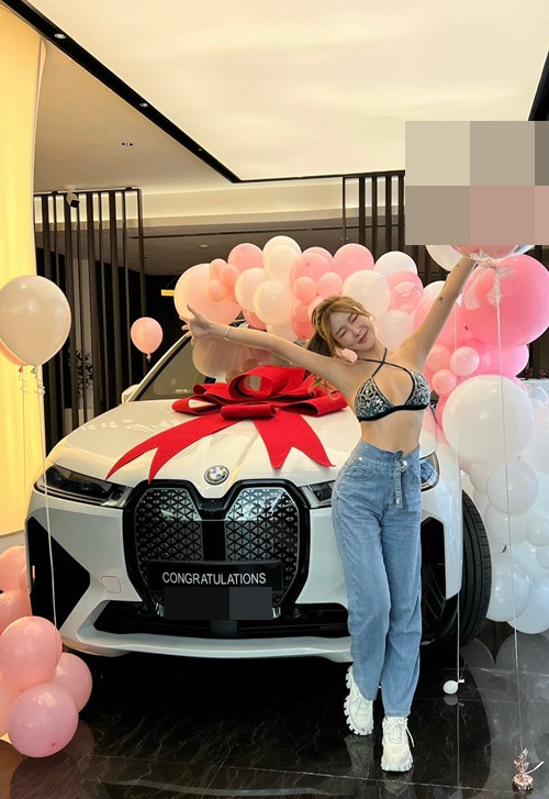 Cô tậu xe hơi ở tuổi 21.