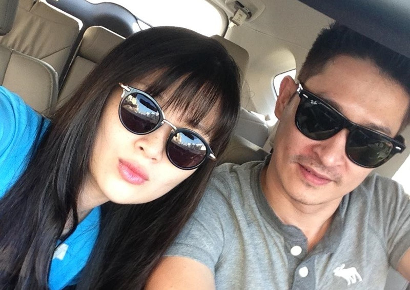 Không có điểm chung, càng không có sự lãng mạn, vợ chồng Huy Khánh chọn cách cho nhau những khoảng không gian riêng, niềm vui riêng và những mối quan hệ bạn bè riêng. “Có lẽ, đó là lý do khiến chúng tôi cân bằng được đến bây giờ”, Anh Thư nói. Ảnh: FBNV.