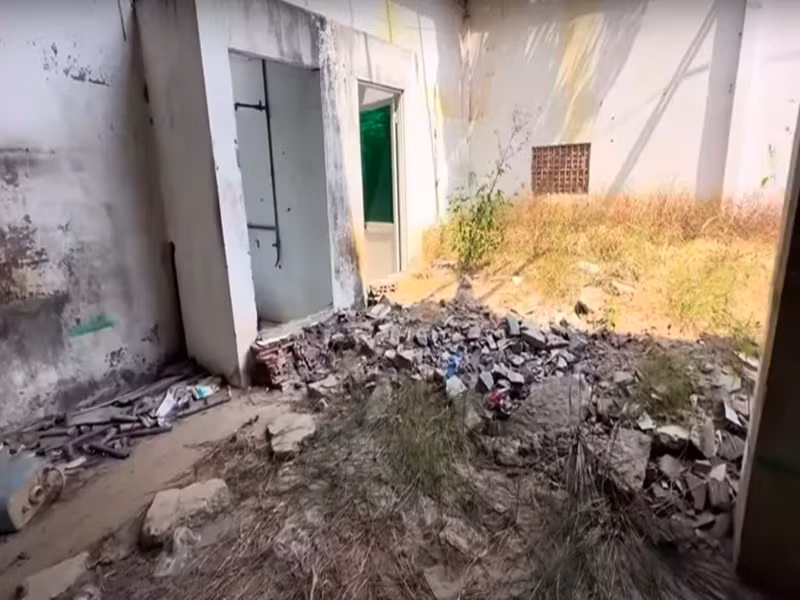 Trong clip, Thương Tín chia sẻ: "Có mấy người bạn ngỏ ý lo cho mình, bảo là thuê nhà cho ở nhưng thấy cũng phiền quá, tự nhiên người ta phải lo cho mình". Ảnh: Saostar.