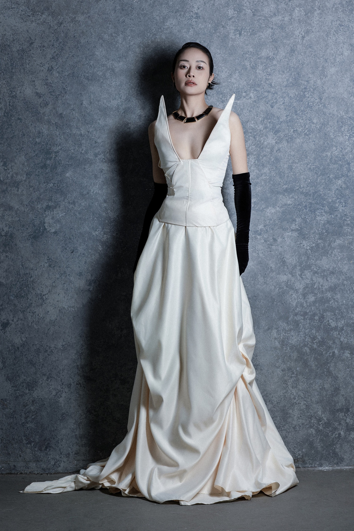 Phí Linh VTV gửi gắm: "Tôi mong việc nhìn rõ sức mạnh, nhìn thấu bản thể tổng hoà nhiều mặt đối lập của mình sẽ giúp chị em phụ nữ tìm được điểm cân bằng, để vẫn được tự do là chính mình, tự tin với bản thể thăng hoa nhất nhưng cũng biết chấp nhận bản thể mong manh nhất trước mỗi trải nghiệm dù là bất như ý hay mãn nguyện của bản thân. Sở hữu được điều đó, mỗi phụ nữ sẽ đều tìm ra cách tiệm cận thành công và hạnh phúc theo cách của riêng mình".