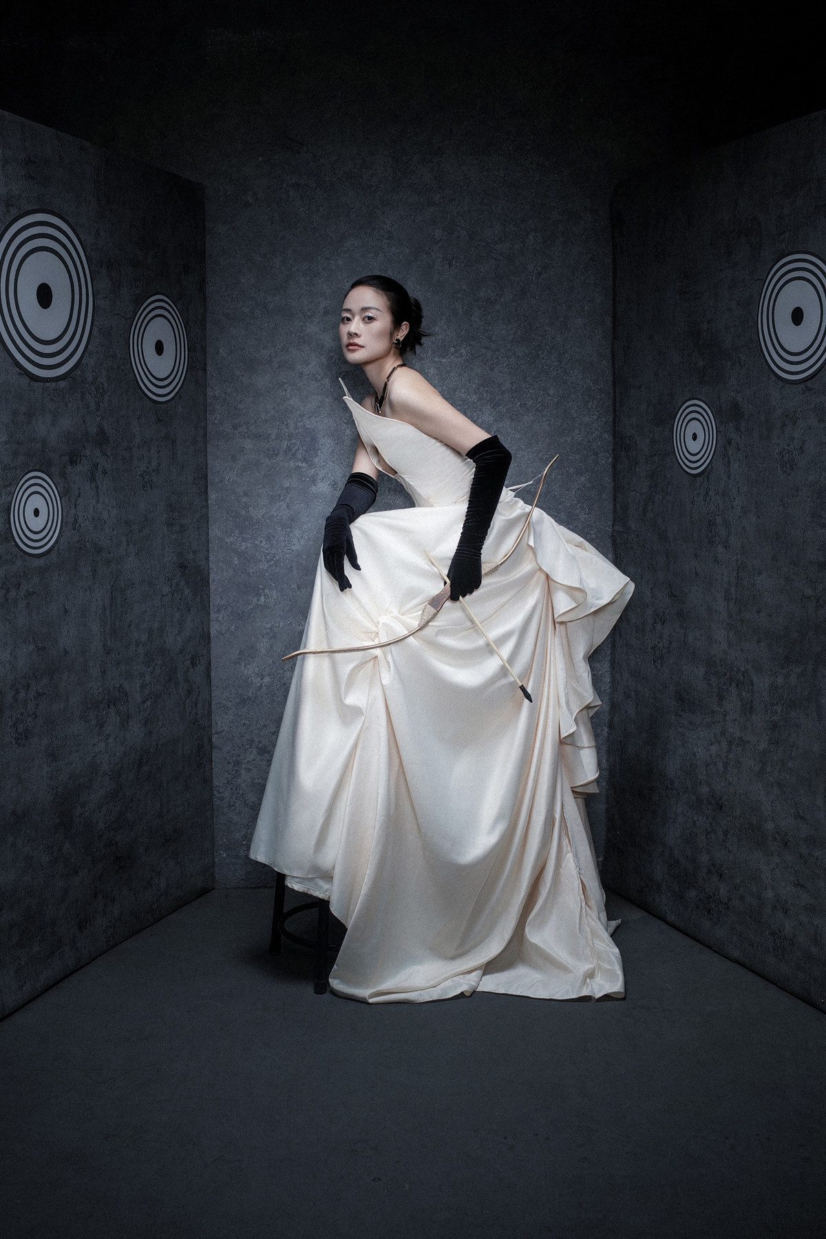 Phí Linh được biết đến là người dẫn chương trình quen thuộc của loạt gameshow âm nhạc và talkshow của VTV. Gần đây cô còn biên tập và sản xuất cho các chương trình khoa học, nghệ thuật của Ban Khoa Giáo Đài truyền hình Việt Nam.