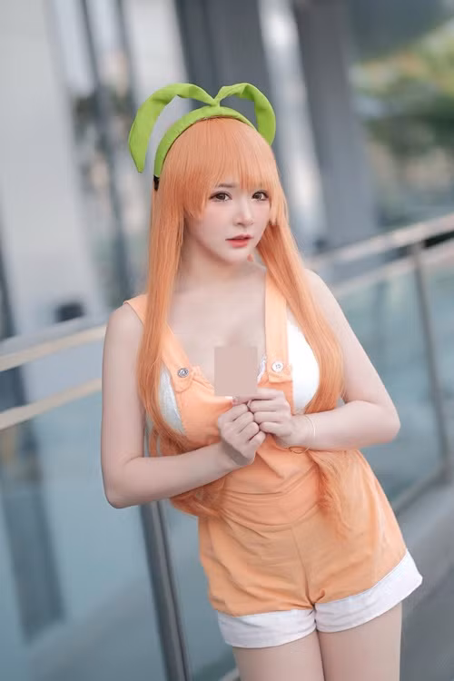 Cô nàng lúc ngọt ngào, kín đáo khi lại quyến rũ, cá tính.