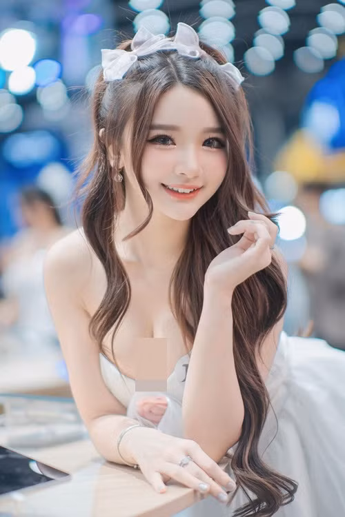 Nụ cười của cô nàng tỏa nắng khiến ai cũng mê mẩn.