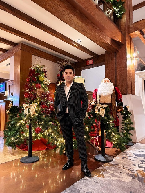 Nam ca sĩ cho biết, giảm cân là một quy trình nghiêm ngặt với sự theo dõi của các bác sĩ, huấn luyện viên. Giảm cân không phải là bỏ ăn mà phải ăn uống khoa học, bổ sung thêm các thực phẩm dinh dưỡng khác. Ảnh: FBNV.