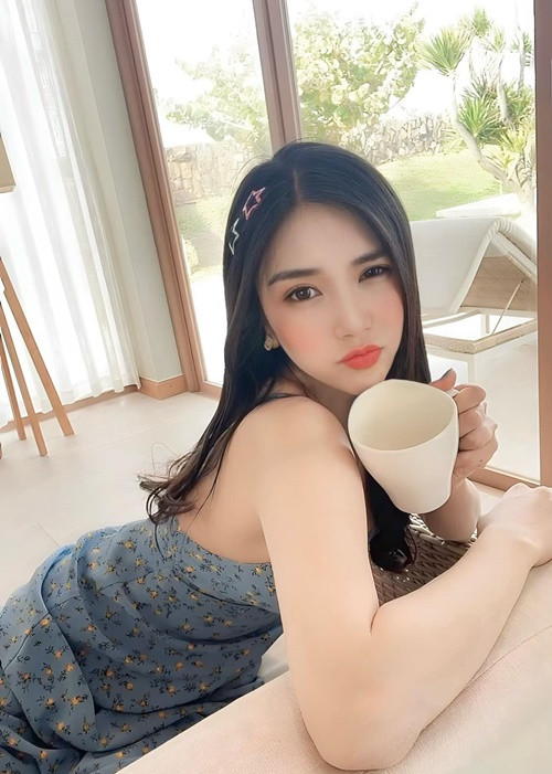 Bạn gái cũ của Quang Lê ngày càng gợi cảm, trẻ trung. Ảnh: FBNV.