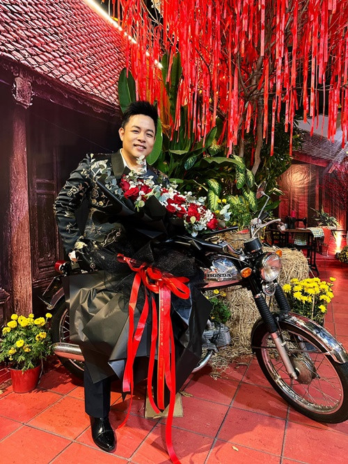 Quang Lê chia sẻ trên Người Lao Động vào tháng 11/2023, anh giảm 13 kg mỡ chứ không giảm cơ. Ảnh: FBNV.