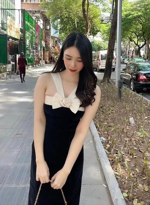 Dịp Valentine 2024, Thanh Bi chia sẻ, cô vẫn độc thân. "Lại là Valentine 1 mình. Còn hơn có người vẫn cô đơn", cô viết. Ảnh: FBNV.