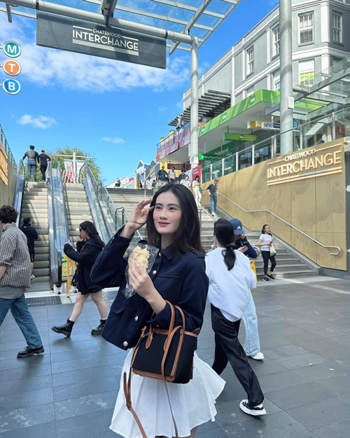Cô có cuộc sống bình yên, không hào nhoáng.
