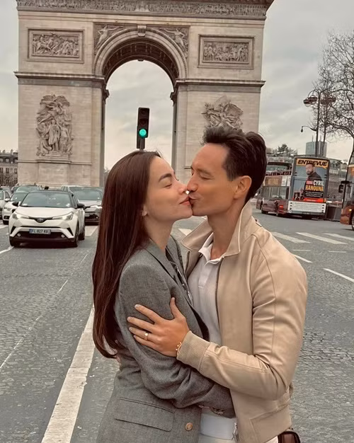 Năm 2017, Kim Lý bén duyên với Hồ Ngọc Hà khi đóng MV Cả một trời thương nhớ của nữ ca sĩ. Ảnh: FBNV.