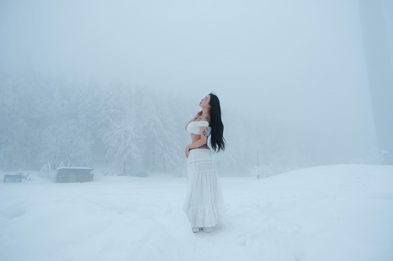 Hot girl người Hàn Quốc có nhiều hình xăm "khủng" ở vai, chân, tay.