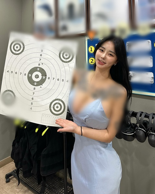 Jeon Bo Yeon chẳng ngại ngần khoe hình xăm.