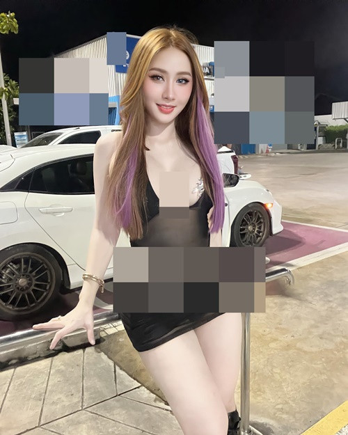 Nhiều người cho rằng cô nàng bất chấp tất cả để nổi tiếng khi lựa chọn trang phục không phù hợp chốn đông người.