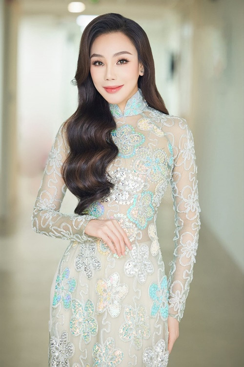 Hiện tại, danh tính lẫn hình ảnh bạn trai Hồ Quỳnh Hương là một ẩn số. Ảnh: FBNV.