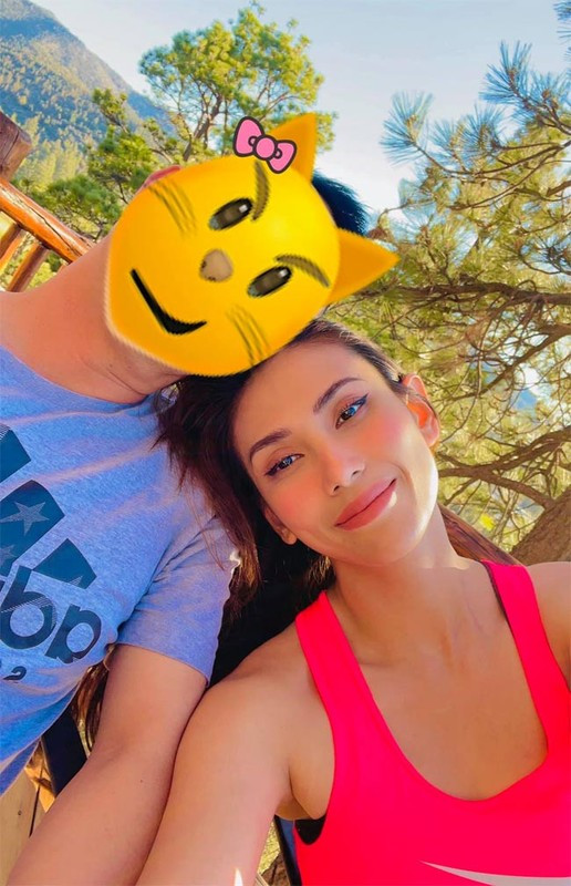 Từ ngày yêu, Võ Hoàng Yến trở nên nữ tính hơn nhiều. Từ một người chẳng bao giờ vào bếp, cô ngày ngày nấu ăn. Võ Hoàng Yến cũng biết chú ý hơn mỗi khi phát ngôn bởi được người yêu dạy nên để tâm hơn đến cách nhìn nhận của người khác.