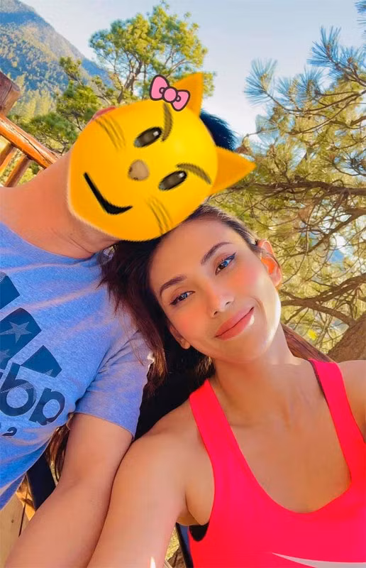 Từ ngày yêu, Võ Hoàng Yến trở nên nữ tính hơn nhiều. Từ một người chẳng bao giờ vào bếp, cô ngày ngày nấu ăn. Võ Hoàng Yến cũng biết chú ý hơn mỗi khi phát ngôn bởi được người yêu dạy nên để tâm hơn đến cách nhìn nhận của người khác.