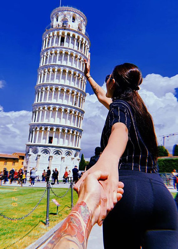 Vợ chồng Võ Hoàng Yến quen nhau qua một buổi hẹn cùng bạn bè ở Mỹ cách đây hơn 6 năm. Ấn tượng ban đầu của cô là không thích anh vì có cảm giác "chảnh", nói chuyện sốc.