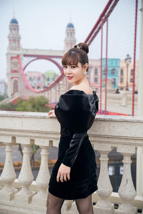 Do Thanh Hương giấu chồng trong nhiều năm nên bị đồn đã ly hôn. “Nhưng ai đồn cứ việc đồn, ai thêu dệt cứ thêu dệt, làm nghề “dâu trăm họ” không thể tránh được những chuyện này. Đó chỉ là những chuyện tầm phào, tôi chẳng cần lên tiếng làm gì”, cô cho hay.