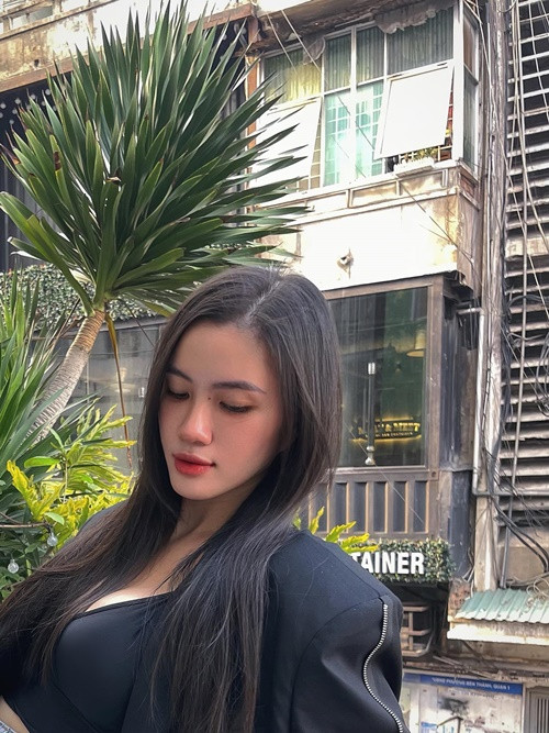 Người đẹp Thừa Thiên Huế chia sẻ, cô thấy vui vì được nhiều người khen ngợi đẹp hơn trước, làm gì cũng tự tin.