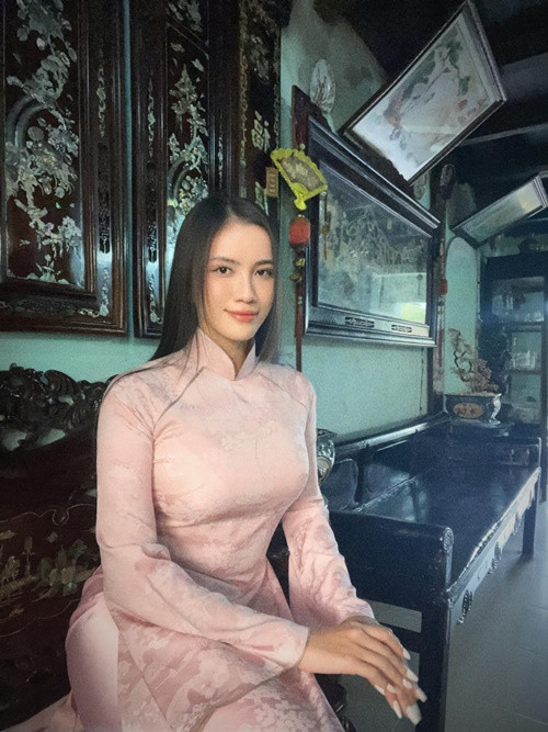 Minh Nhàn không giấu giếm chuyện "dao kéo".