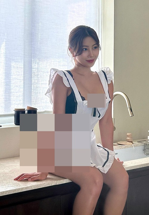 Heeya mặc hở để khiến mình được chú ý.