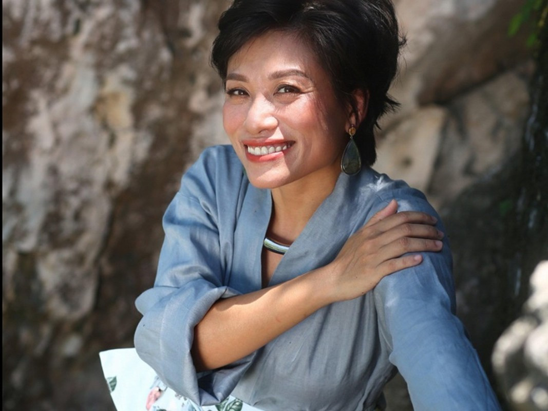 Theo Người Lao Động, Trần Ly Ly đỗ thủ khoa của Khoa Sáng tác Múa, Đại học Sân khấu Điện ảnh Hà Nội. Cô từng nhận được học bổng du học tại Đại học Công nghệ Queensland (Australia). Ảnh: Dân Việt.