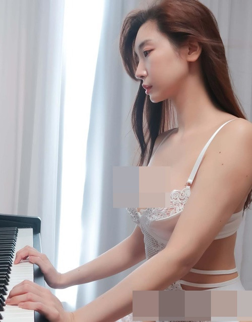 Thực tế, trang cá nhân Instagram của cô nàng ngập tràn hình ảnh khoe nội y.