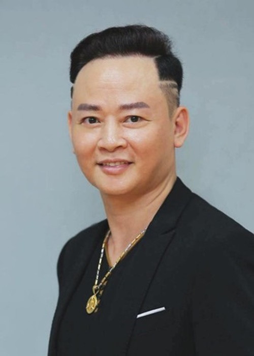 Diễn viên Tùng Dương ly hôn vợ thứ ba sau 13 năm gắn bó. Trước khi quyết định chia tay, cả hai có 2 năm ly thân nhưng vẫn sống chung nhà vì các con. Ảnh: Znews.