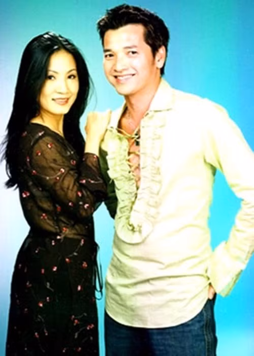 Ngày còn chung sống, giống nhiều cặp vợ chồng khác, Quang Minh - Hồng Đào không tránh khỏi những lần “cơm không lành canh không ngọt”. Tuy nhiên, cả hai luôn đặt sự chăm sóc con cái lên hàng đầu nên luôn nhanh chóng làm lành mỗi khi giận hờn nhau. Ảnh: Vietnamnet.