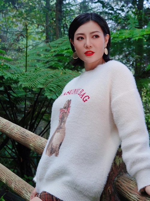 Thanh Hương và chồng cũ có hai cô con gái chung trước khi đường ai nấy đi.