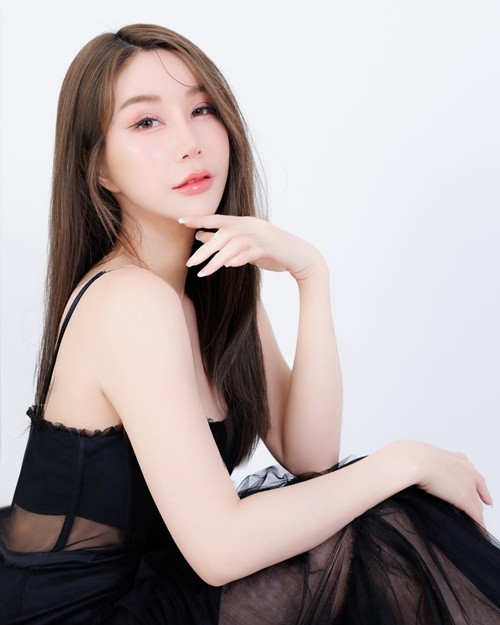 Cô nàng từng đến Nhật Bản, Trung Quốc, Việt Nam.