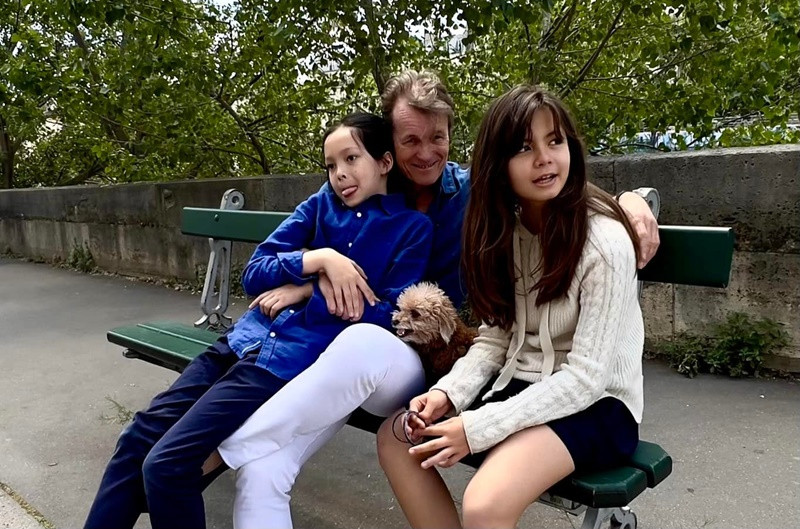 Bạn trai yêu thương, dạy dỗ hai con của Hồng Nhung.