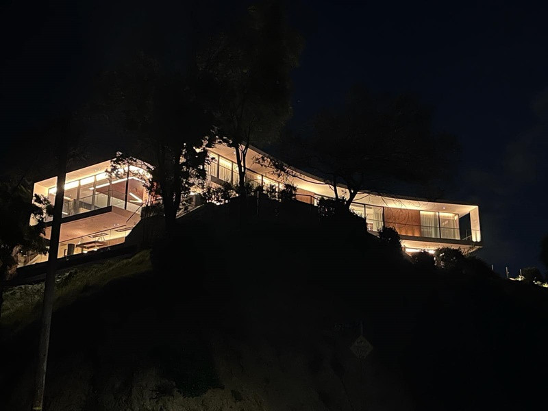 Hồng Nhung khoe công trình do người yêu thực hiện.