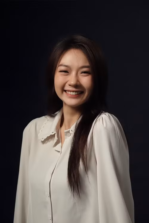 Tạ Lâm từng lọt top 6 cuộc thi Gương mặt điện ảnh 2022 và tốt nghiệp trường Đại học Sân khấu Điện ảnh TP.HCM. Cô ghi dấu ấn với vai Yến “kem trộn” trong Lật mặt 6: Tấm vé định mệnh.