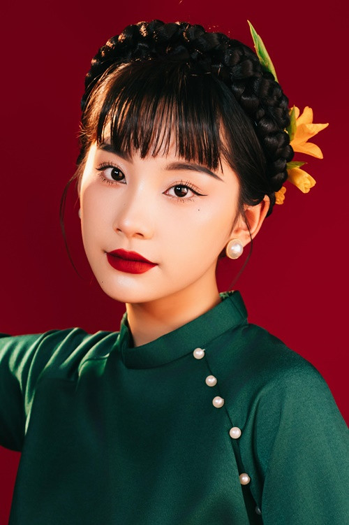 Ceri Thu Hà không phải cái tên quá xa lạ với khán giả truyền hình. “Hot girl người Tày” ghi dấu ấn nhờ tham gia nhiều phim Việt giờ vàng của VTV như: Thương ngày nắng về, Món quà của cha…