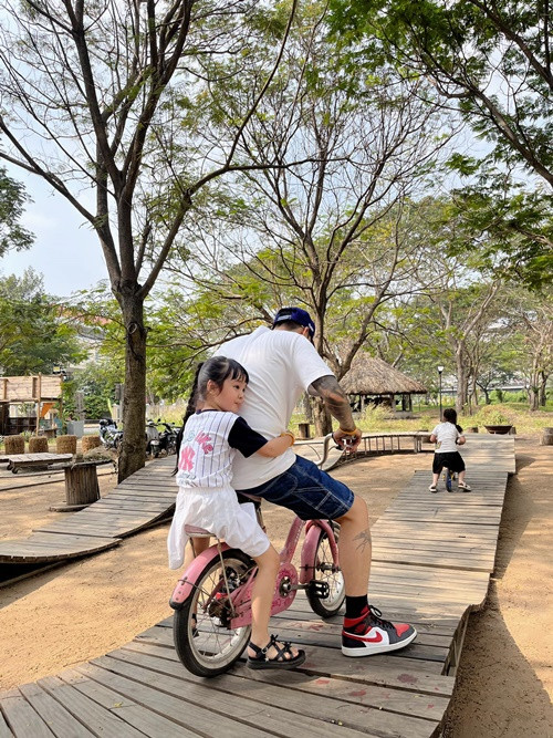 Đạt G hết lòng yêu thương các con của Cindy Lư.